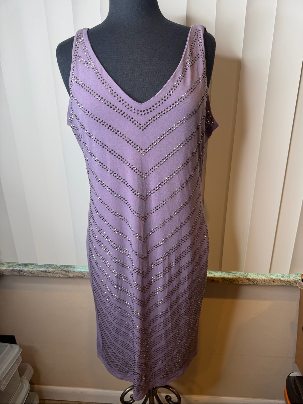 Carmen Marc Valvo sleeveless sheath midi dress in a lavender shade Size XL